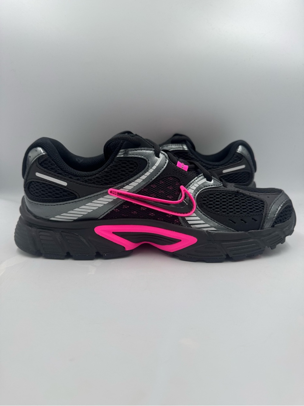 Nike V5 RNR Black Pink Blast BRAND NEW Size 11 Women
